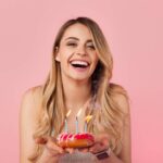 Memy urodzinowe dla kobiet – 30 śmiesznych obrazków do wysłania